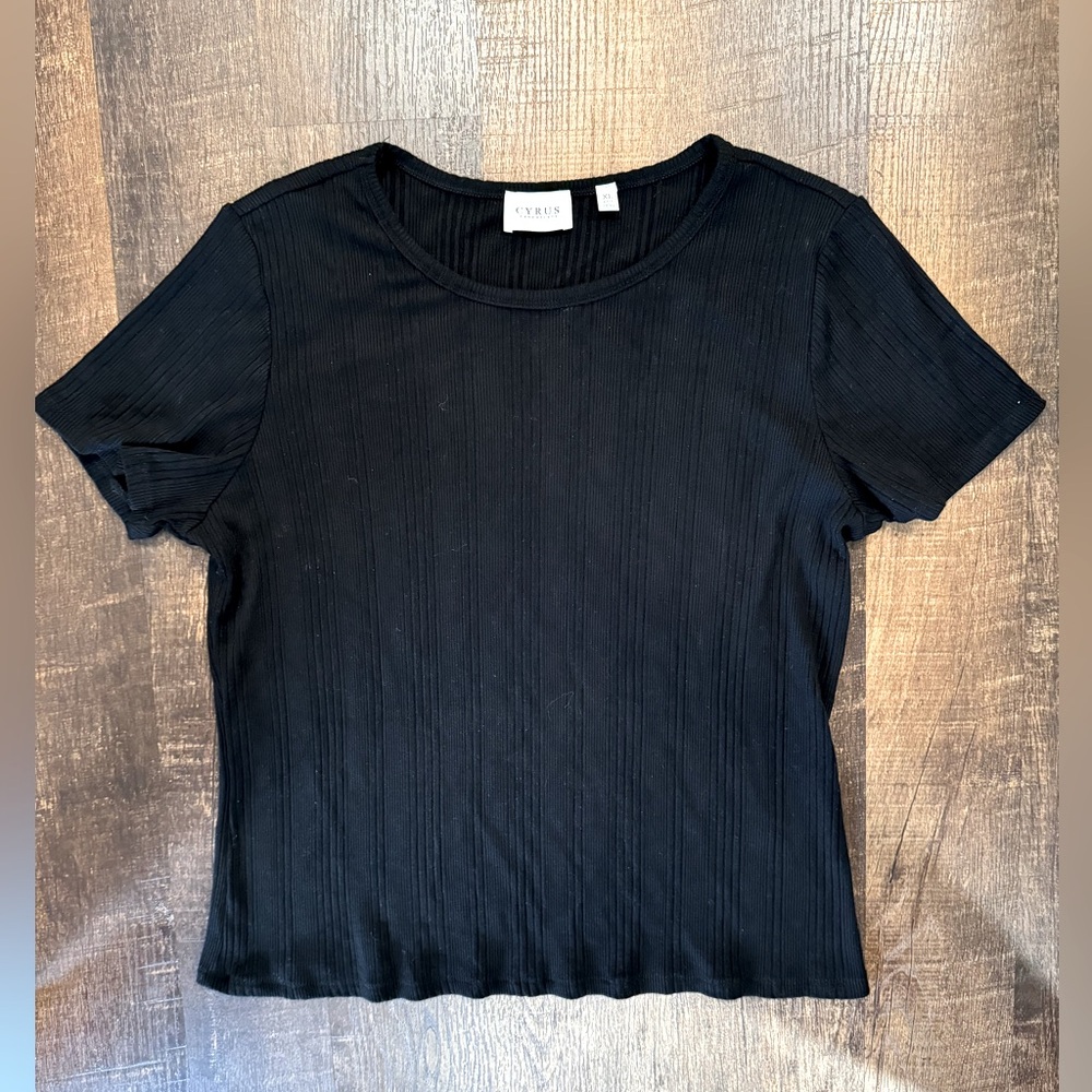 Cyrus black knitted short sleeve crew neck tee
